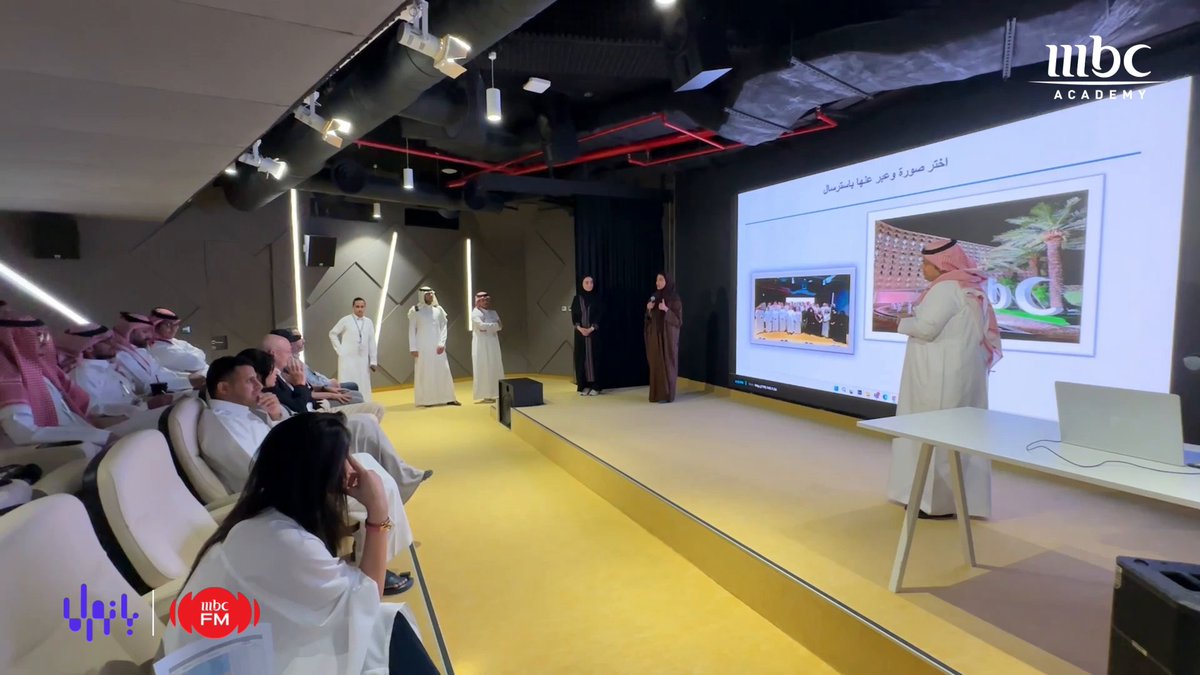 الفرصة تعود إليكم من جديد .. لتحقيق أحلامكم وطموحاتكم في عالم الإذاعة من خلال الدورة الثانية من برنامج المذيع المتميز بالتعاون مع إذاعات MBC 🎙️🤩 لا تفوتوا الفرصة وسجلوا الان #MBCAcademy #MBCFM #PanoramaFM #المذيع_المتميز