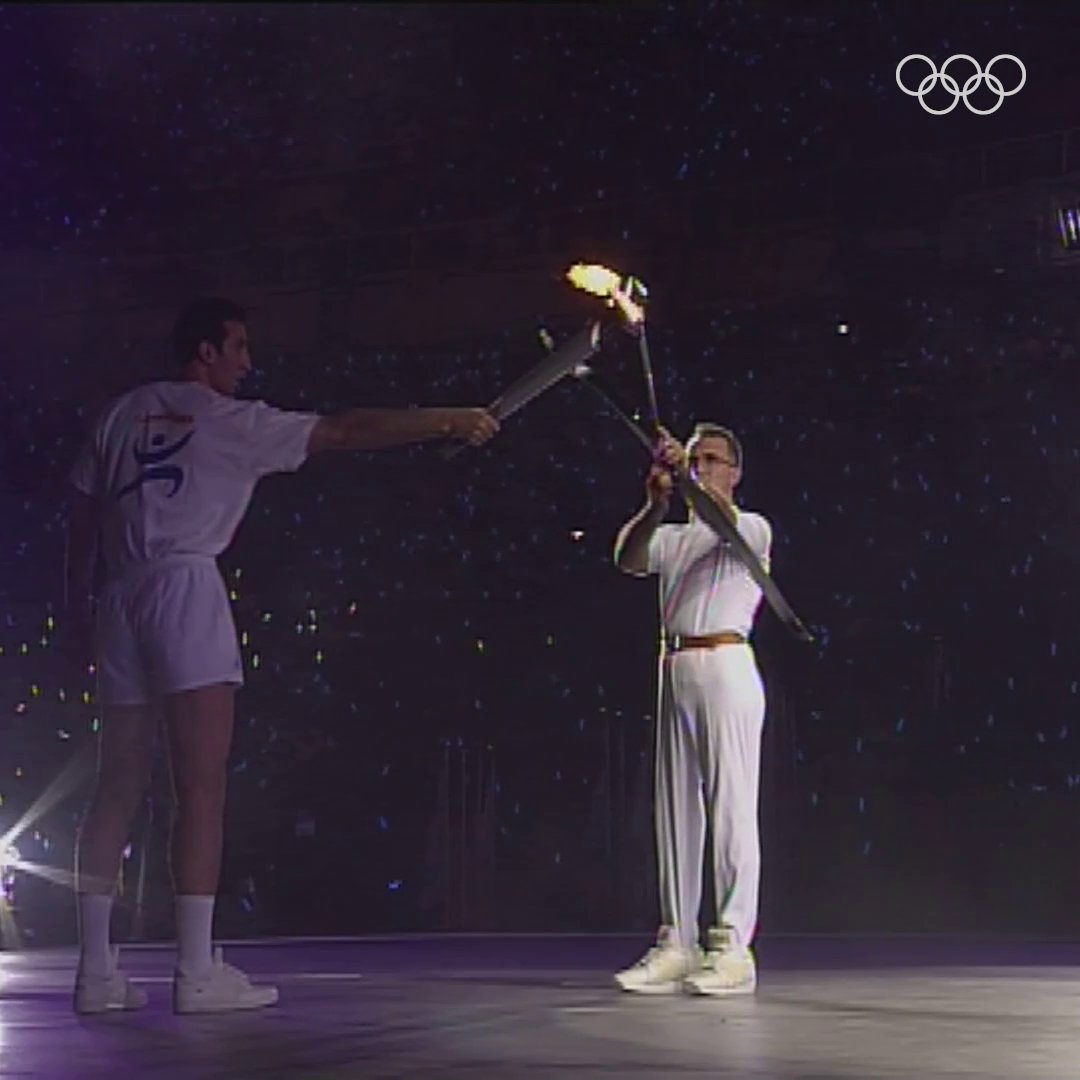 ¡ES-PEC-TA-CU-LAR! 😱 Tal día como hoy se encendió con una flecha el pebetero olímpico de Barcelona 1992. 🔥 🏹 Y hoy comenzó el tiro con arco de los #JuegosOlímpicos #Paris2024.