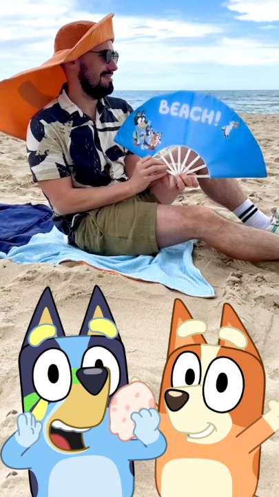 Get ready to hit the BEACH with this fabulous Bluey &amp; Bingo towel-bag, hat and fan from @RaphSew 🏖️🪭 #Bluey #Blueymakes