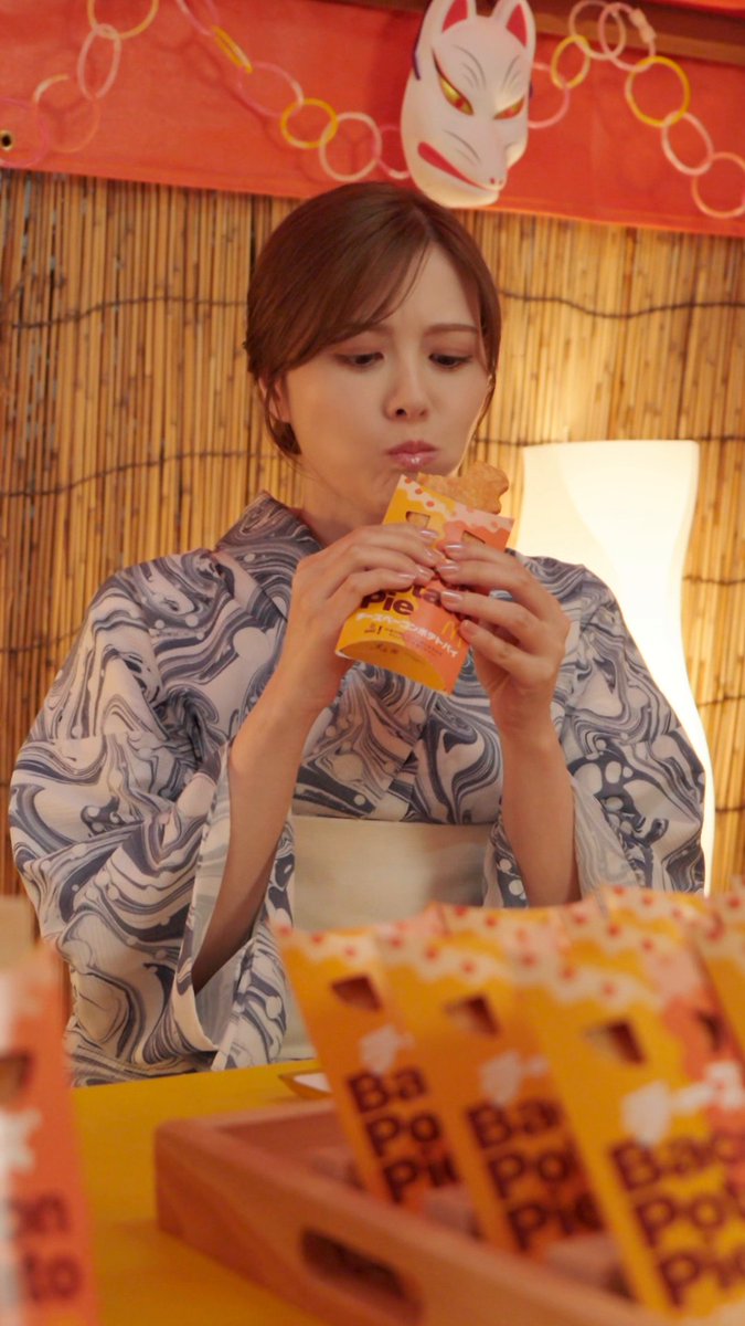 発売前に、味見している人が…！ #白石麻衣