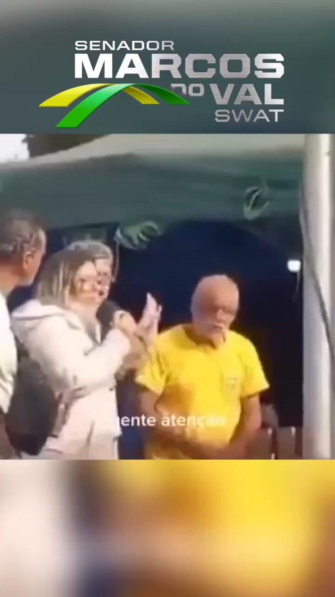 Assistam ao vídeo para entenderem a gravidade da situação. Pessoas que estavam no acampamento e não participaram do vandalismo na Praça dos Três Poderes foram conduzidas de forma enganosa para ônibus, achando que seriam liberadas, mas acabaram presas. Entre elas, idosos, crianças, mulheres e homens, todos juntos, em uma clara violação dos direitos humanos e crime contra a humanidade. O vídeo comprova a presença de homens, mulheres, crianças e idosos, que obedeceram a entrar no ônibus, achando que seriam levados apenas para identificação. Eles foram enganados. A imagem de uma criança no vídeo é suficiente para a Comissão Interamericana de Direitos Humanos agir contra todos os que deram a ordem de ficarem presos e os que obedeceram a essas ordens ilegais. A OEA contratou mais advogados em Washigton para estudar minuciosamente essas violações ocorridas de 8 de janeiro de 2023 até os dias de hoje. Prisioneiros políticos sem acesso aos autos, sem justificativa ou denúncia, com penas prorrogadas ilegalmente. As irregularidades estão se tornando óbvias para 80% dos Brasileiros e agora para os órgãos internacionais. Eu pergunto: Essa criança, estaria dentro do Congresso, do STF e do Palácio do planalto, quebrando algo? Essa criança foi presa junto com adultos e sem condições sanitárias, de alimentação, etc. Violando o artigo 28 do Tribunal Criminal Internacional. O Artigo 28 - Responsabilidade pela Tortura e Outras Violações: O Estatuto de Roma considera tortura e maus-tratos como crimes contra a humanidade. Isso inclui: •Tortura: O uso de dor ou sofrimento severo, físico ou mental, intencionalmente infligido a uma pessoa para obter informações ou confissões, punição, intimidação ou coerção. •Tratamento Desumano: A submissão de pessoas a condições desumanas, como confinamento sem alimentação, água ou saneamento, em condições que causem sofrimento físico ou mental significativo. •Tratamento de Vulneráveis: Inclui a responsabilidade por ações contra idosos, jovens, crianças e mulheres em condições sem estrutura adequada, como ausência de instalações sanitárias ou de alimentação, o que configura um tratamento cruel e desumano. Você considera isso grave?