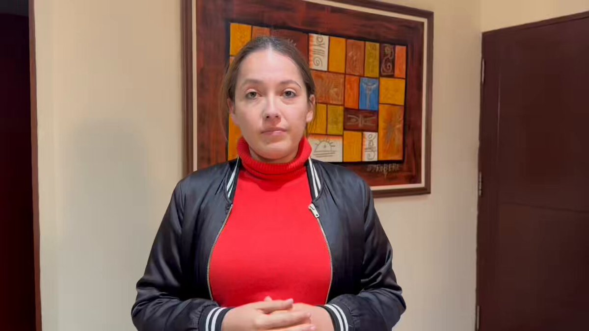 En febrero de 2021, Luis Arce aprobó una Ley para devolver un préstamo de US$327,7 millones del FMI, que se utilizaría para enfrentar la pandemia de COVID-19. Presumido como economista y comunista, no solo reembolsó el monto principal, sino que también pagó 24 millones en intereses. Ahora, Arce está suplicando la aprobación de un crédito de 15 mil millones de yenes( un tercio del crédito rechazado), equivalentes a 100 millones de dólares, para una crisis que ya está manejada. No voy a apoyar este nuevo crédito ni una cadena de créditos que no resolverán la crisis actual. Es hora de buscar soluciones más efectivas.