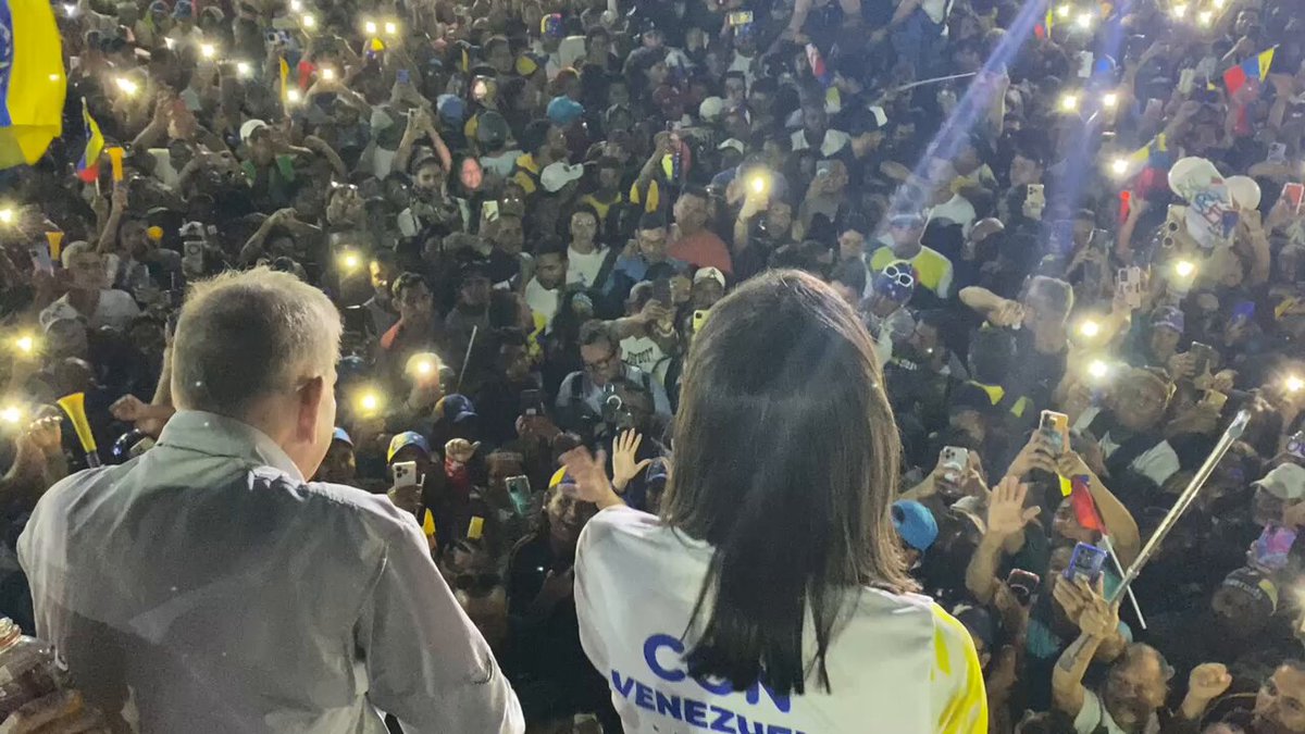 ¡El domingo TÚ cuidas tu voto, y nos cuidamos todos! Palabras de María Corina Machado en Las Mercedes, con el próximo presidente de Venezuela, Edmundo González. #VamosAGanar
