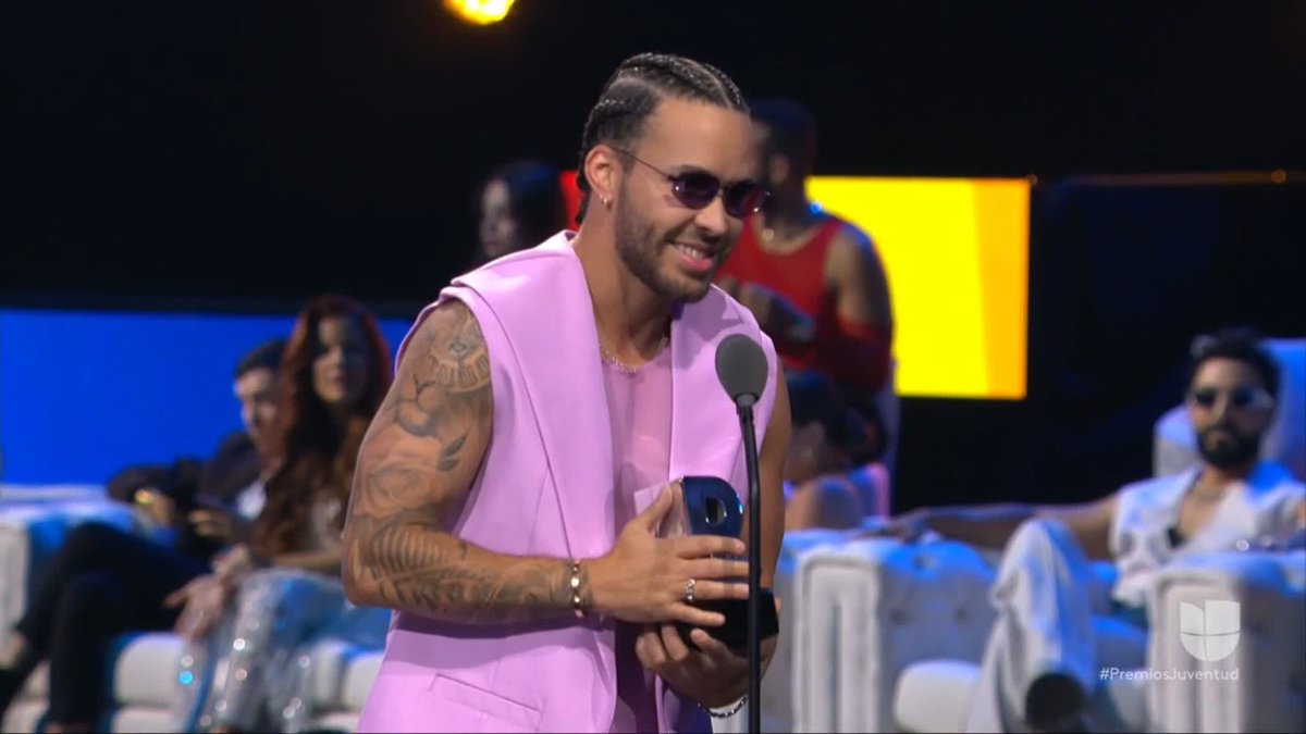 🤩 Prince Royce está muy feliz por haber ganado su premio 21 en #PremiosJuventud #TVContent