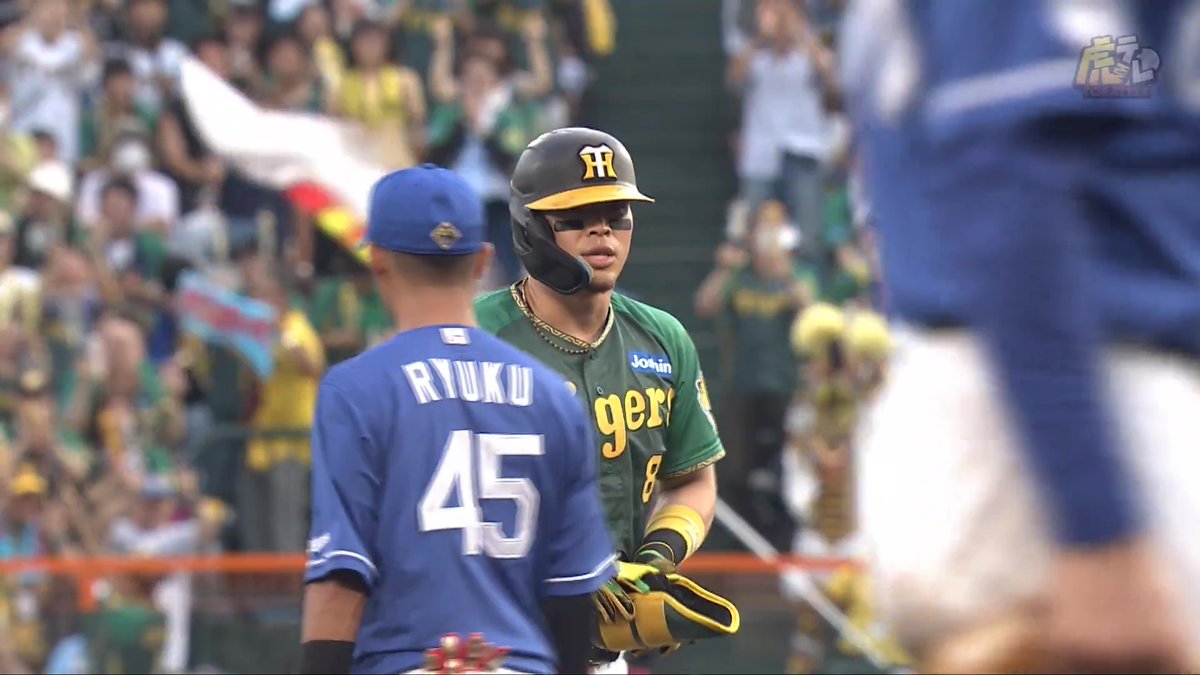 1回裏、佐藤輝選手のライト前先制タイムリーヒット！2塁から近本選手が上手くタッチを避けて生還！ #hanshin #虎テレ #阪神タイガース #ARE_GOES_ON
