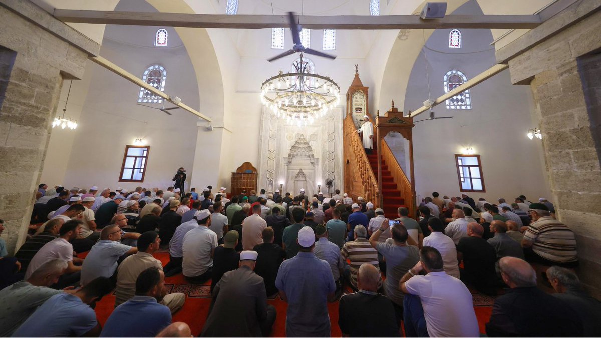 Başta anne babamız olmak üzere aile büyüklerimiz, bizi Yüce Rabbimizin rızasına ulaştıran cennet anahtarımızdır.