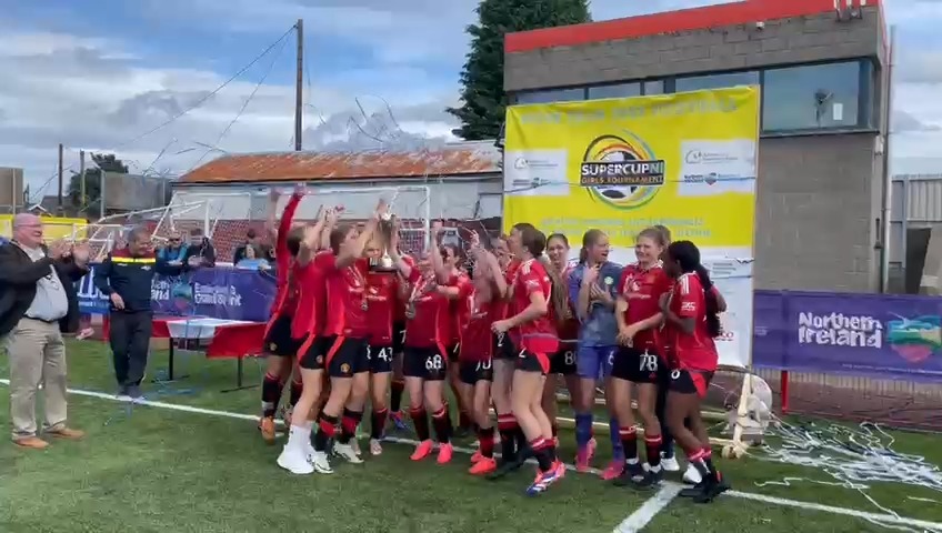 Huge congratulations to our U16s who have beaten Northern Ireland 2-1 in the #SuperCupNI final, to be crowned Girls Premier Champions! Fantastic achievement, Reds! 👏❤️ #MUWomen