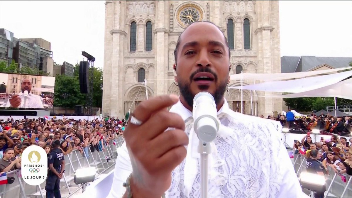 Cette puissance vocale est incroyable, Slimane, méritait de performer pour la vraie #ceremoniedouverture et pas juste pour "faire attendre les gens" avant le début du show. #JO2024 #Paris2024