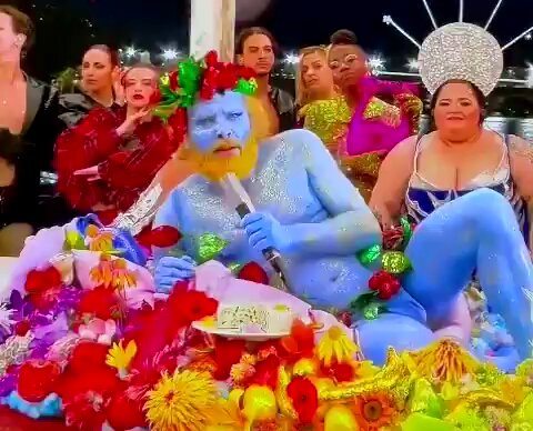 A França invoca baco e inaugura o evangelho da diversidade Não tem piada, não tem crítica, é só blasfêmia mesmo