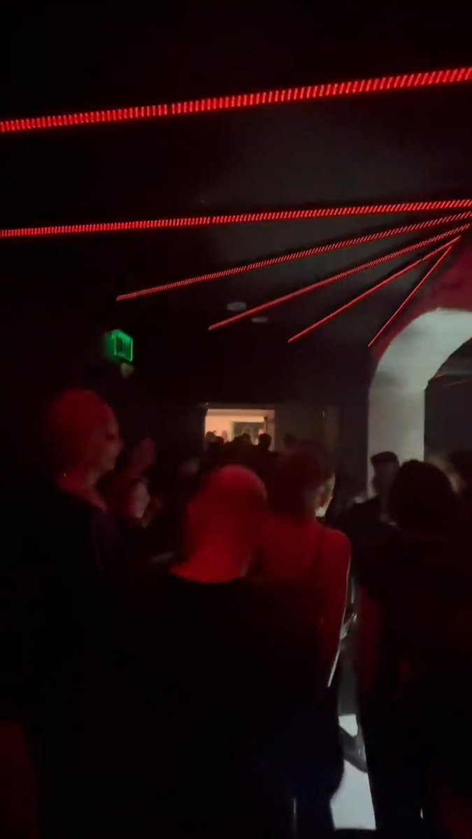 #ThePenguin Iceberg Lounge experience at #SDCC is evacuated due to a fire
