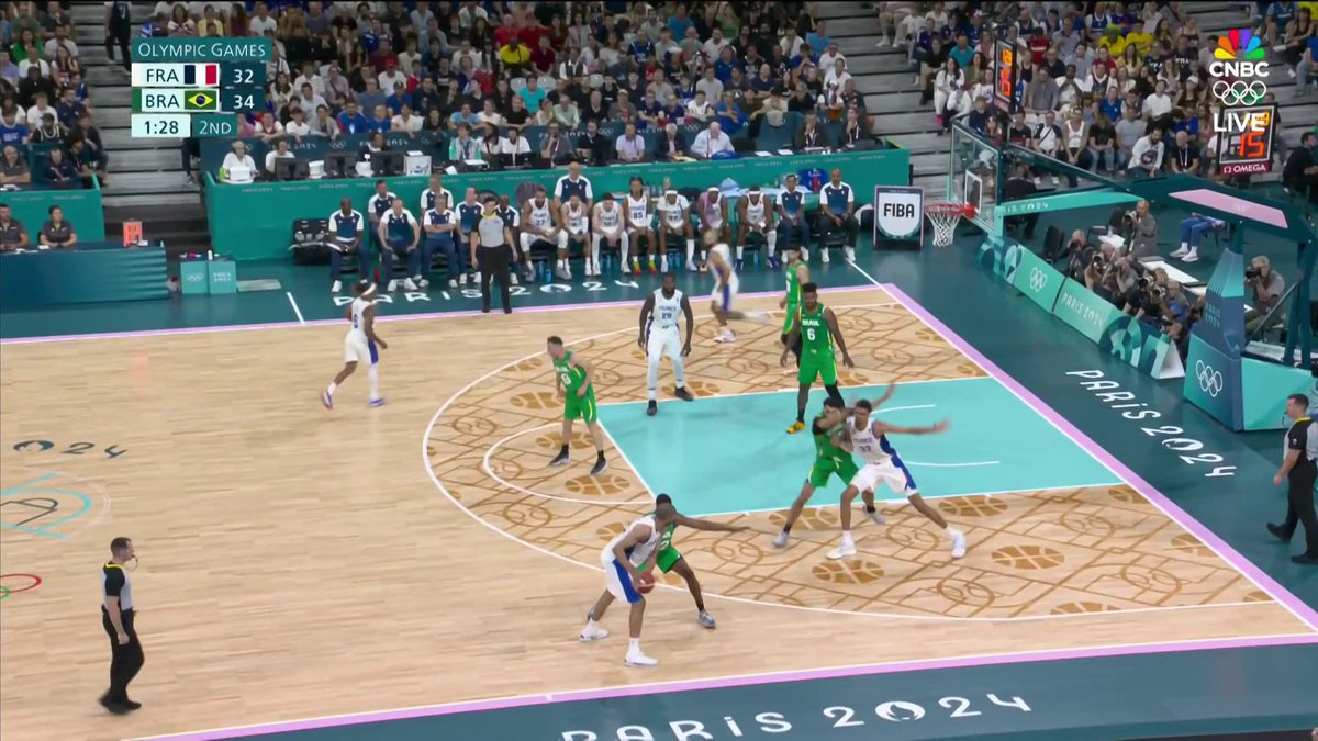 Victor Wembanyama THROWS IT DOWN with authority! 🤯🔥 📺 CNBC and Peacock