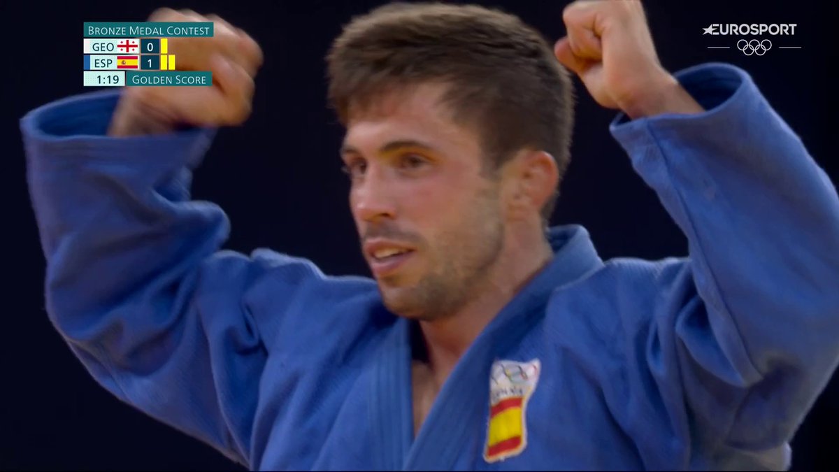 el narrador llorando de la emoción ESPAÑA