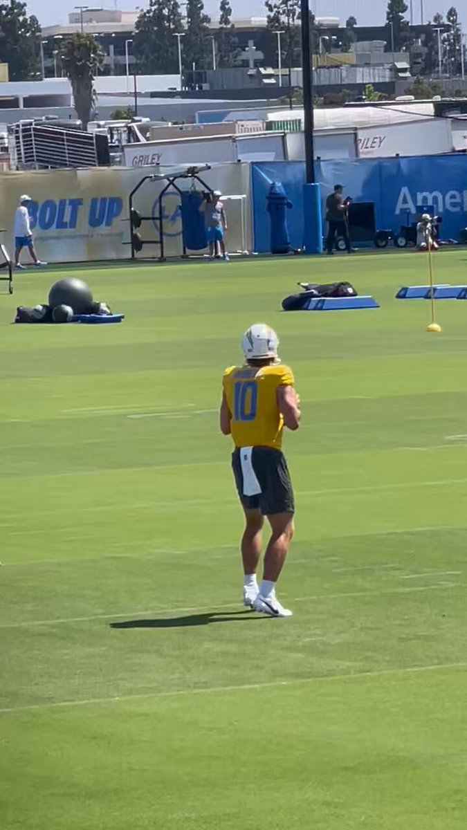 Quentin Johnston just can’t catch unless his body is facing the QB… and then its still iffy. Thats just the reality. The guy sucks