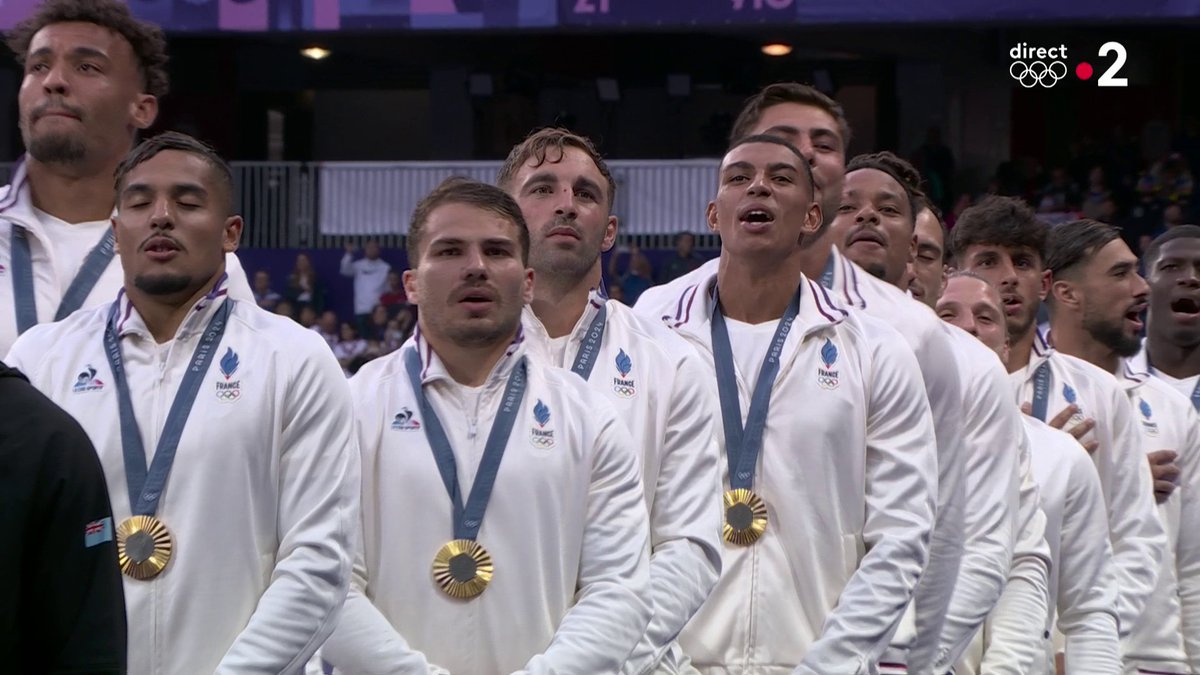 #Paris2024 | LES FRISSONS 🥺 Nos champions olympiques en titre chantent la Marseillaise dans un Stade de France bouillant 🇫🇷 📺 Suivez les JO en direct :