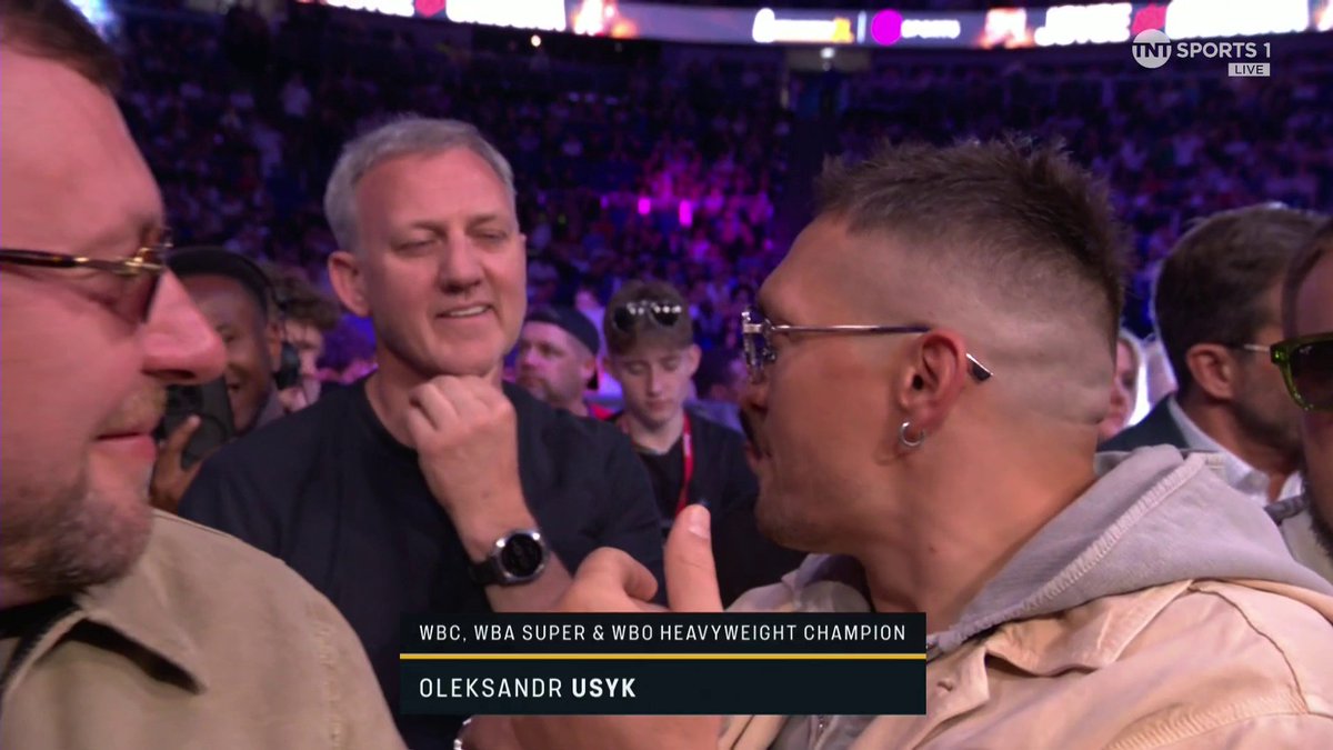 What an ovation for Oleksandr Usyk! 👏🗣 Oleksandr Usyk #JoyceChisora | LIVE on TNT Sports and discovery+