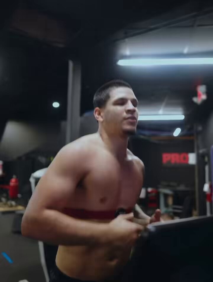 “Por Puerto Rico, mi familia, a matar… guerra” El boricua Edgar Berlanga Jr en lo suyo… prendiendo el cerro previo a las conferencias con Canelo Alvarez rumbo al #MéxicoPuertoRico de septiembre 14 🥊🥊🥊