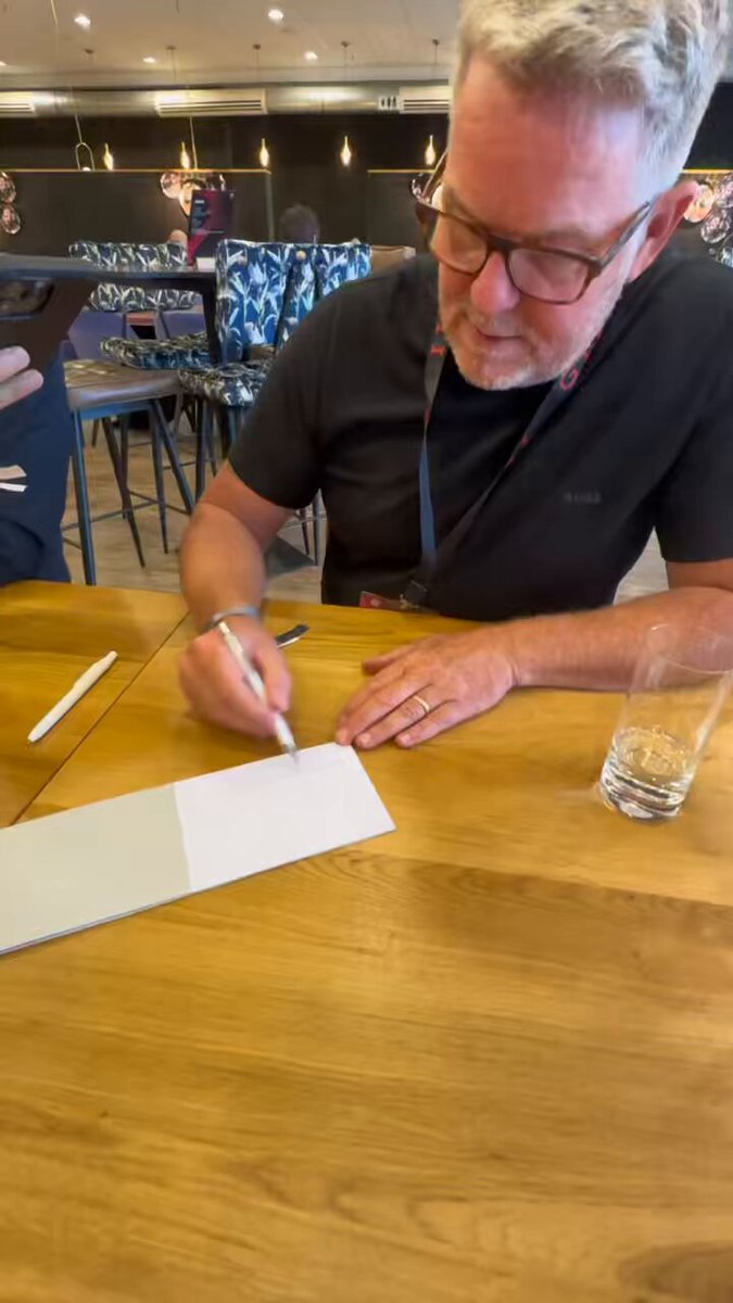 Así se dibuja un Vocho explicado por Andreas Mindt, jefe de diseño de Volkswagen 🇩🇪