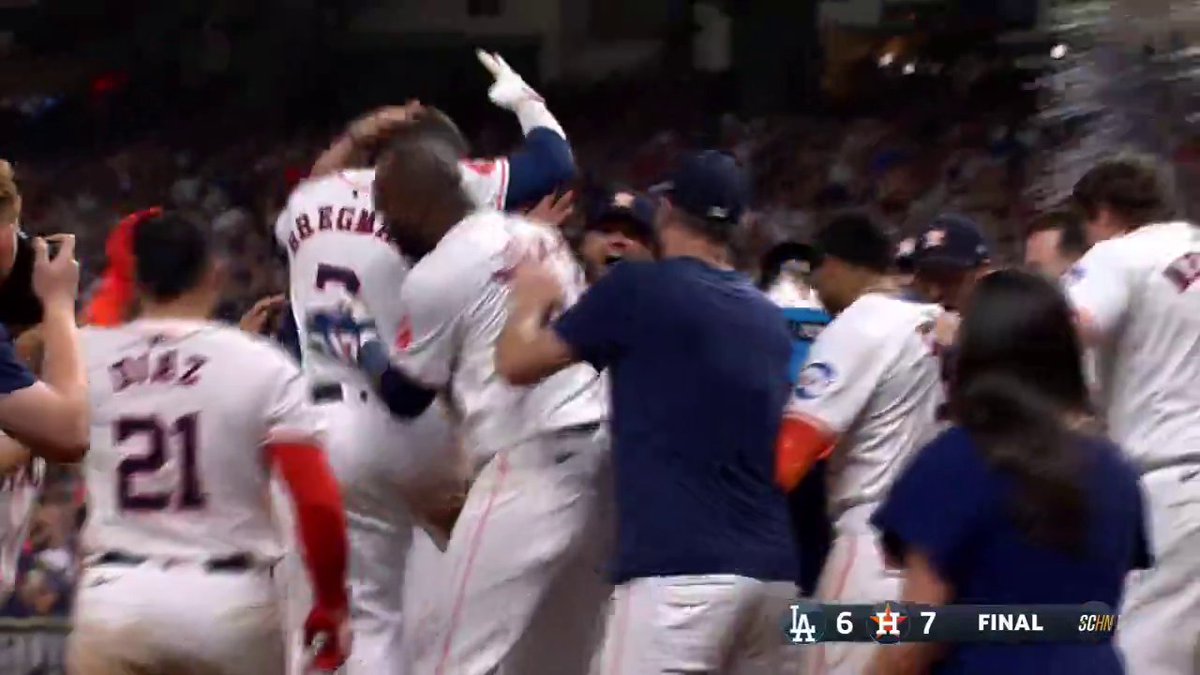 ALEX BREGMAN WALKS IT OFF FOR THE ASTROS 💥