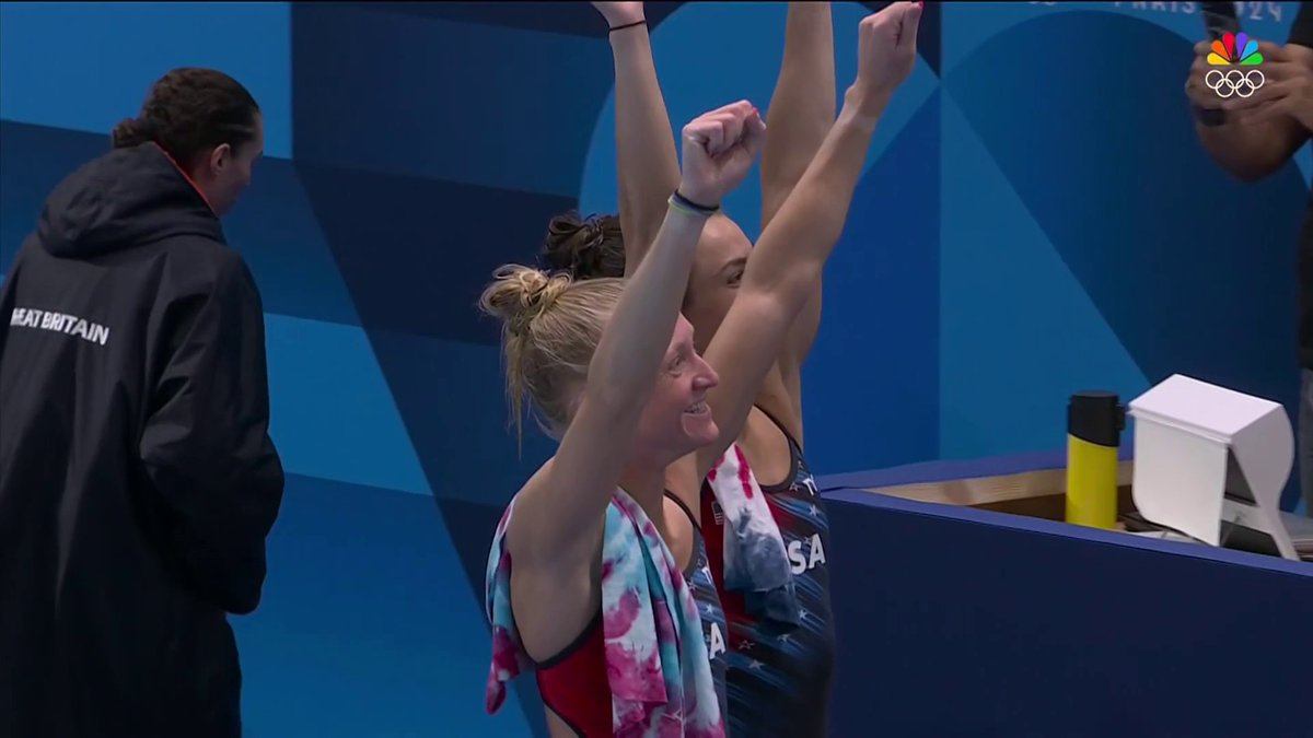 BEST FRIENDS Sarah Bacon and Kassidy Cook dive for silver and win the first Team USA medal of the #ParisOlympics! 🇺🇸