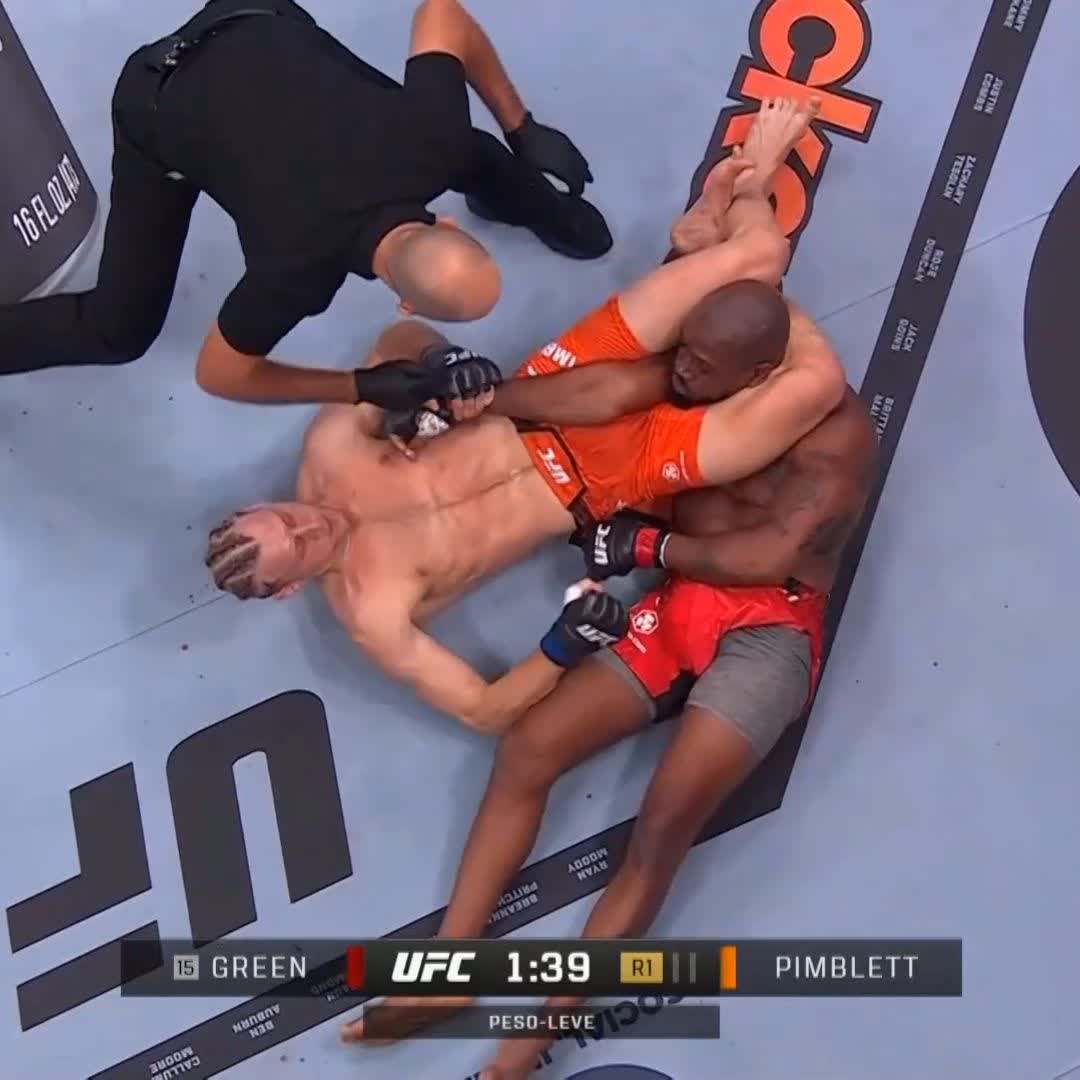 QUE FINALIZAÇÃO!! Vitória de 🏴󠁧󠁢󠁥󠁮󠁧󠁿 Paddy Pimblett no #UFC304! [Ao vivo no UFC Fight Pass Brasil | Assine no link do perfil]