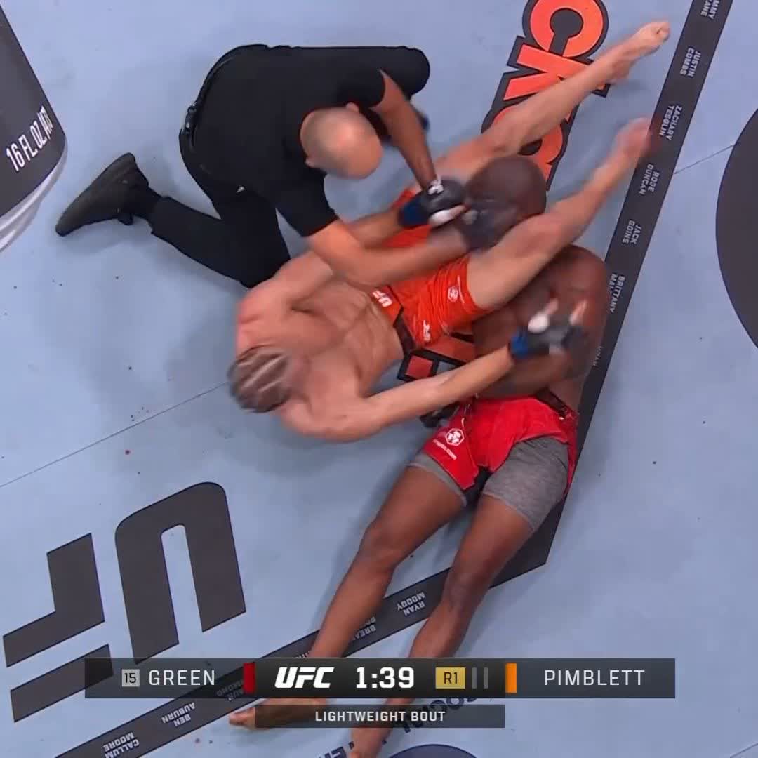 BONNE NUIT 💀💤 🏴󠁧󠁢󠁥󠁮󠁧󠁿 Paddy Pimblett (22-3) toujours invaincu à l’UFC vient de s’imposer au R1 par soumission (triangle choke) face au vétéran 🇺🇸 King Green (32-16) #UFC304
