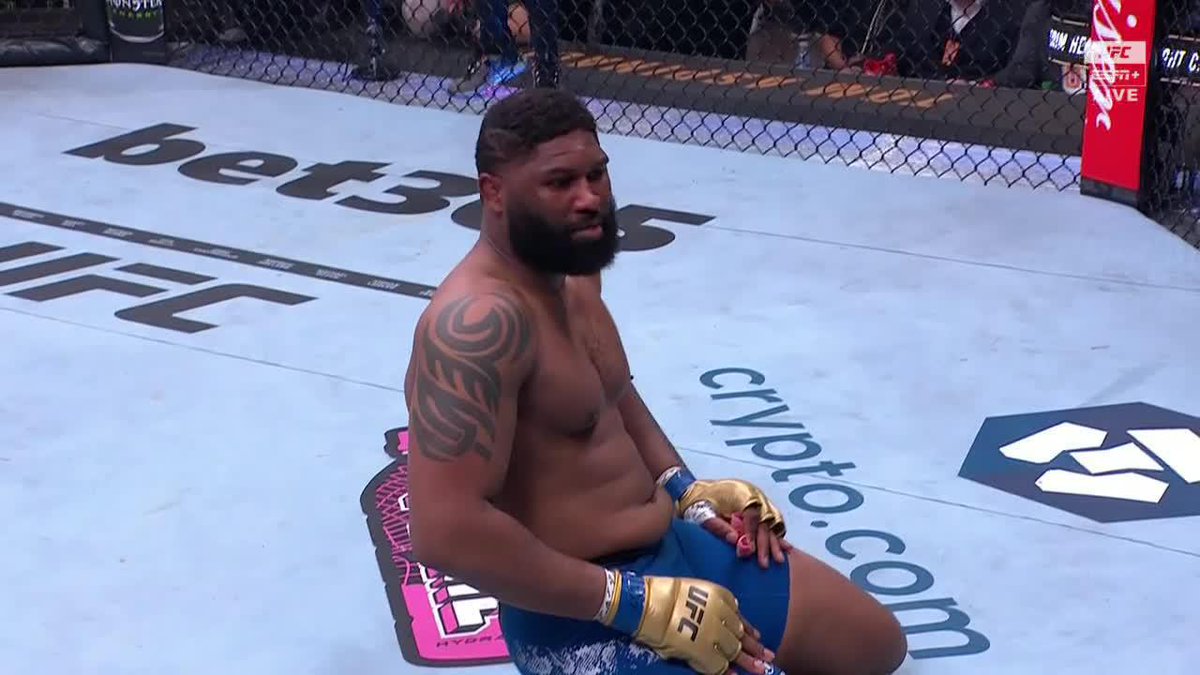 TOM ASPINALL RETAINS THE INTERIM TITLE IN THE FIRST ROUND 🔥 #UFC304
