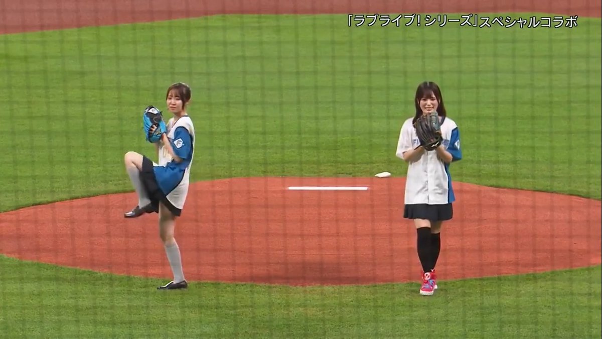 「ラブライブ！虹ヶ咲学園スクールアイドル同好会」より 宮下 愛役の村上奈津実さん、天王寺璃奈役の田中ちえ美さんがファーストピッチに登場しました！！ #lovefighters #lovelive