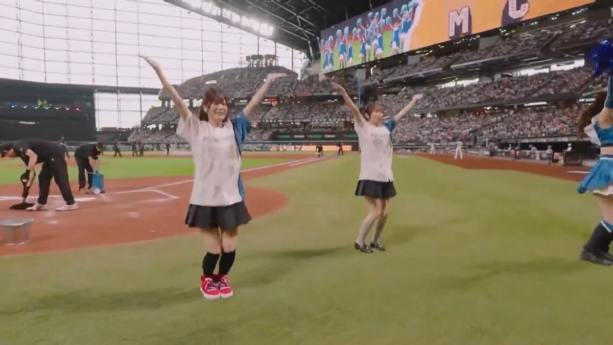 ラブライブ！虹ヶ咲学園スクールアイドル同好会コラボ試合！ 宮下 愛役の村上奈津実さん、天王寺璃奈役の田中ちえ美さんが、ノーバウンド始球式の次はYMCAダンスに登場！ #虹ヶ咲 #lovelive #lovefighters