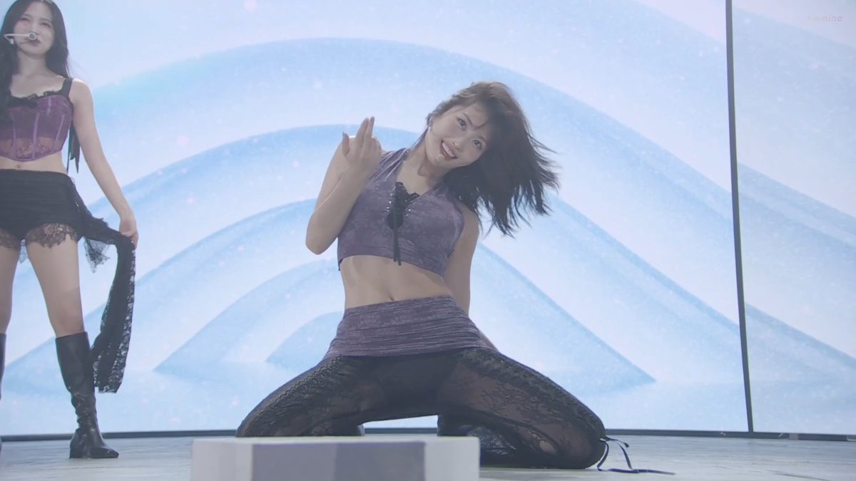 MOMO DOING THE ABCD DANCE BREAK AND EVEN THAT MOVE 😵‍💫