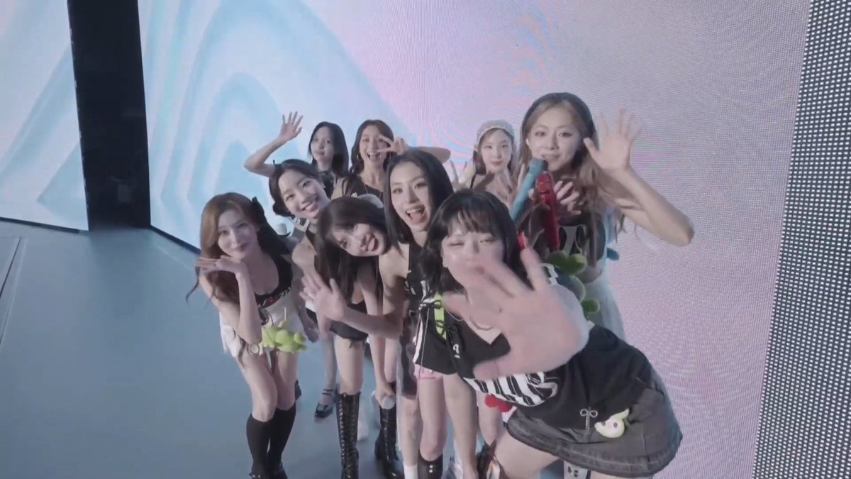 THANK YOU TWICE FOR WORKING SO HARD ON THE HISTORIC 'READY TO BE' TOUR, WE'RE SO PROUD OF YOU 💕