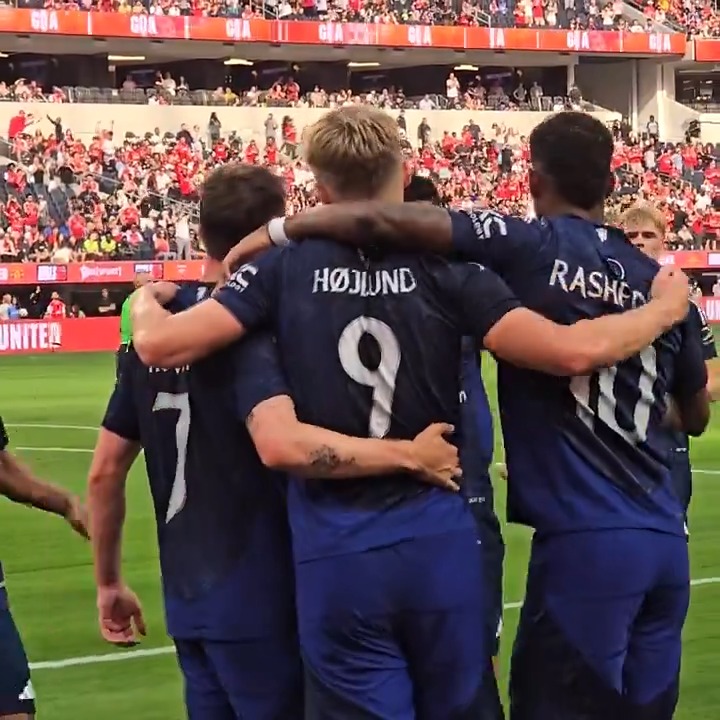 Powerful forward play from Rasmus 👊 #MUFC || #MUTOUR24