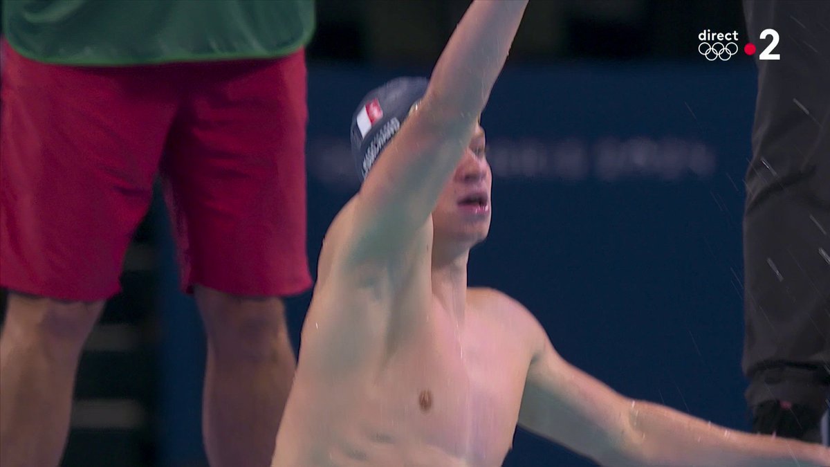 🇫🇷 STRATOSPHÉRIQUEEEE LÉON MARCHAND QUI BAT LE RECORD OLYMPIQUE EN 400M 4 NAGES EN 4:02:95 ET DEVIENT CHAMPION OLYMPIQUE. (France 2) #Paris2024