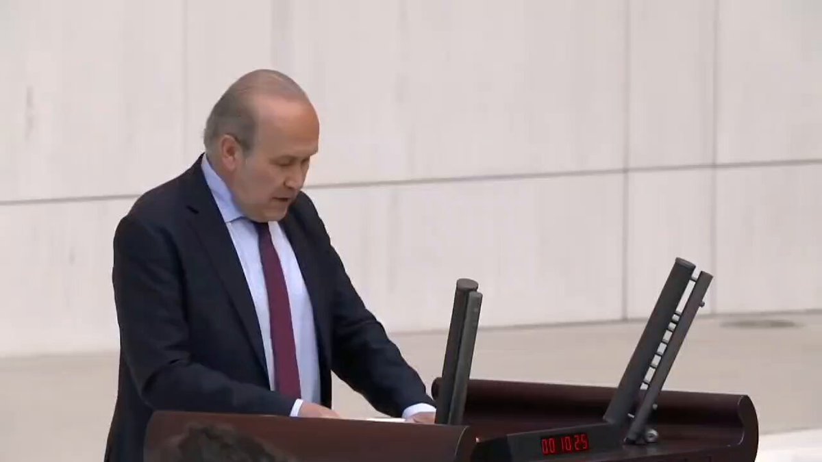 Allah’tan konuşuyorlar da gerçek yüzleri ve niyetleri ortaya çıkıyor! Türkiye Cumhuriyeti kimliği taşıyan birinin "Mavi Vatan"a "masal" demesi için ya "vatan" kavramına yabancı olması ya da kendisini Türk Milletine ait hissetmemesi gerekir. Talihsizliğimiz bu profilde insanların bugünümüz ve geleceğimiz için söz söyleme makamlarında olmalarıdır. #MaviVatan