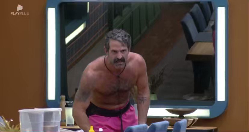 Eu amava que a Deolane não deitava pro nojento e sonso do Iran, diva icônica! #AFazenda16