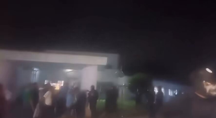 Leer a algunos de mis compañeros y políticos que sigo defender esta mierda diciendo que hay democracia y que el sistema es transparente, da mucha vergüenza.