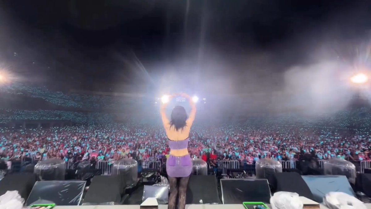Momo filming their memories from RTB Special and personally editing on the plane ride back 🥺