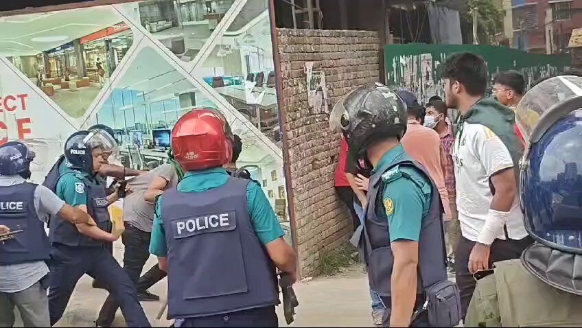 🚨 ব্রেকিং! ইসিবি চত্ত্বর এলাকায় সাধারণ শিক্ষার্থীদের উপর পুলিশের হামলা ও ফাকা গুলি বর্ষণ, গ্রেপ্তার ১ #QuotaProtest #StepDownHasina