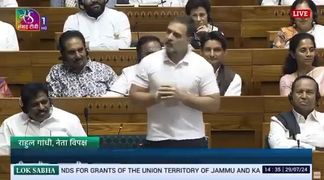 "मैडम, ये हंसने की बात नहीं है... "🔥😂 राहुल गांधी ने तो आज सब को लपेट लिया। जल्दी रिट्वीट करो, वीडियो रुकना नहीं चाहिए RT 🤣