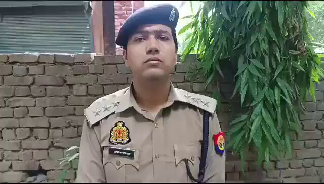 FACT CHECK: Mohammad Mohammed Zubair and his Hinduphobic supporters are spreading fake news against Kanwariyas. SPREAD THE WORD CLAIM: Kanwariyas broke a police vehicle FACT: This vehicle was not a police vehicle. It was forcibly entered the line reserved for Kanwariyas. It later hit a Kanwariya that injured him. The video circulated by the Zubair gang is taken after that. This vehicle was on contract with the Vigilance Department. It's a Conspiracy to malign name of Shiv Bhakts. The case is from Ghaziabad, UP. I request POLICE COMMISSIONERATE GHAZIABAD to take action against a fake news spreader Zubair. Yogi Adityanath ji take cognizance.