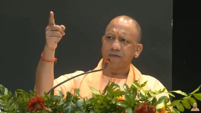 यह लोग जाति के नाम पर आपको लड़ाने की कुत्सित मंशा से सदैव किसी न किसी षड्यंत्र में लिप्त रहेंगे। इनसे सावधान रहने की आवश्यकता है...