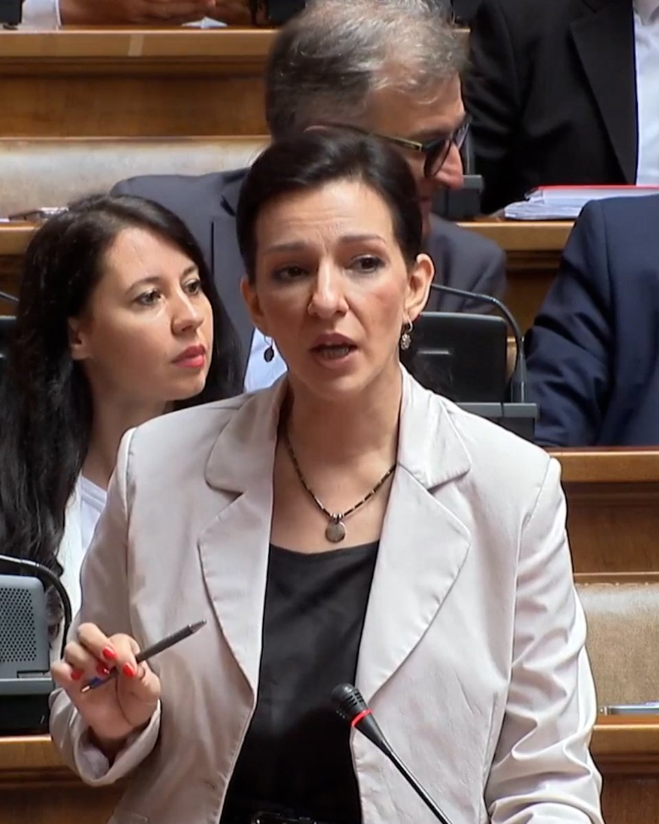 Srbija se buni! Srbija se budi! Dobro pazite šta vam govori, jer nećete obmanuti građane! U Nemačkoj na koju se pozivate i projekat Zinvald, litijum je otkriven još 1845. I još ga ne kopaju! Zato nas ne pozivajte u posete Nemačkoj da “obilazimo projekte” koji ni ne postoje! Kao što u procesima kompanije Zinvald ni ne postoje reči “sumpor” i “sumporna kiselina”! Marinika Tepić