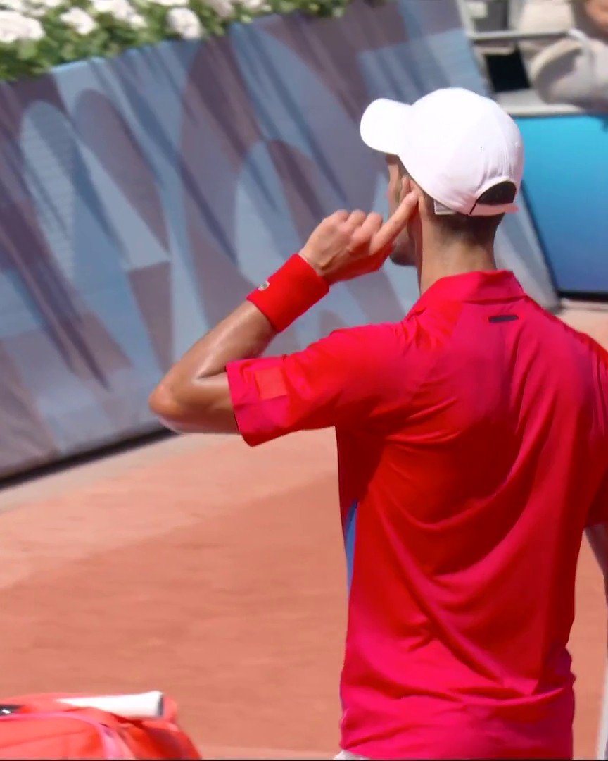 Por gestos así al público, Djokovic nunca será tan grande como Nadal o como Federer