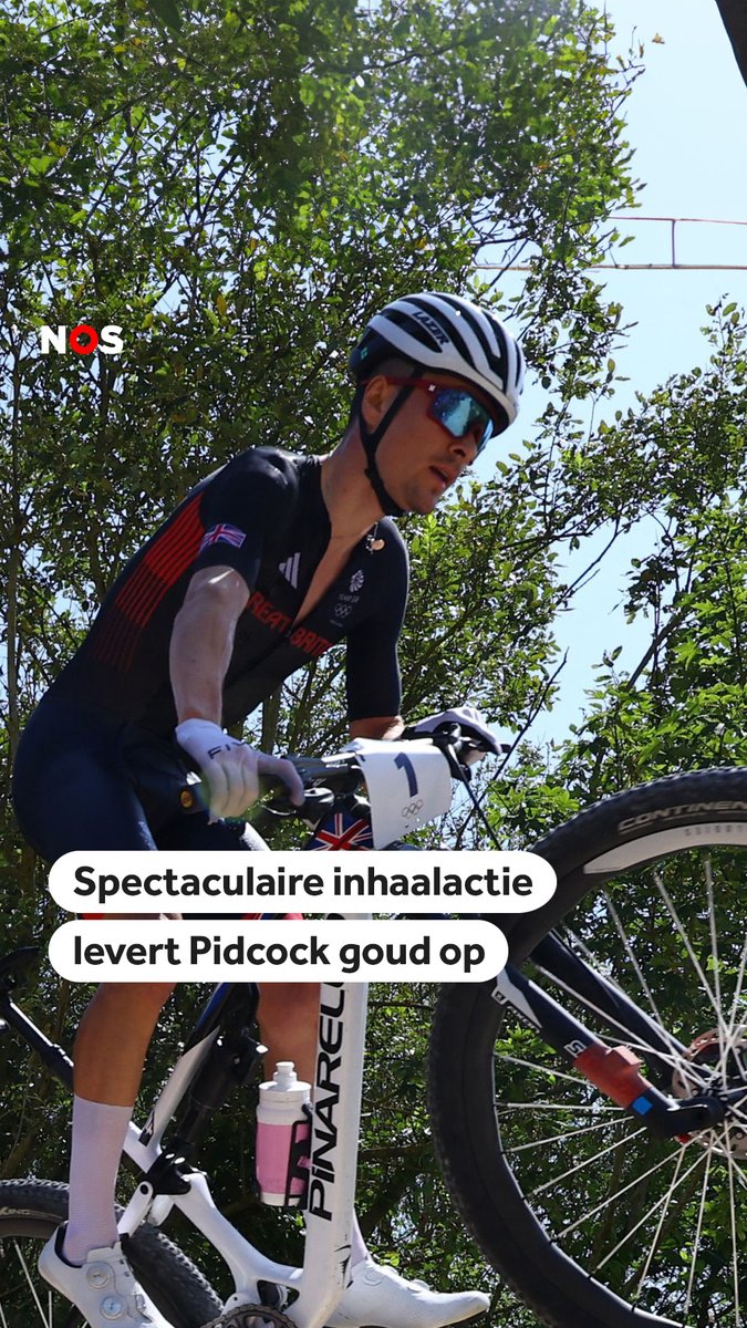 Deze spectaculaire inhaalactie levert mountainbiker Pidcock zijn tweede olympische titel op. Wat vinden jullie? Pakt hij hier terecht goud? 🥇🚴 Meer zien? ⏩