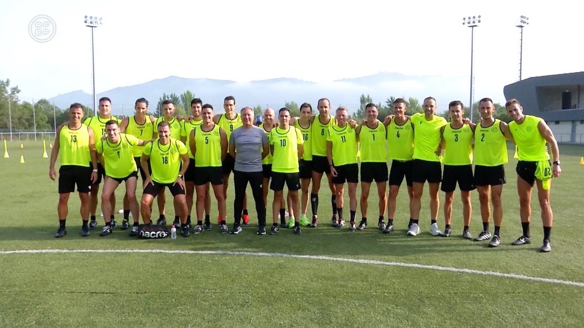 💪🏼✅ ¡¡𝗟𝗜𝗦𝗧𝗢𝗦 para una bonita y exigente temporada!! Los árbitros de Primera han superado con solvencia las pruebas físicas de velocidad y resistencia a las que se han sometido en su concentración en Las Caldas. ℹ️ #ArbitrajeRFEF | CTA