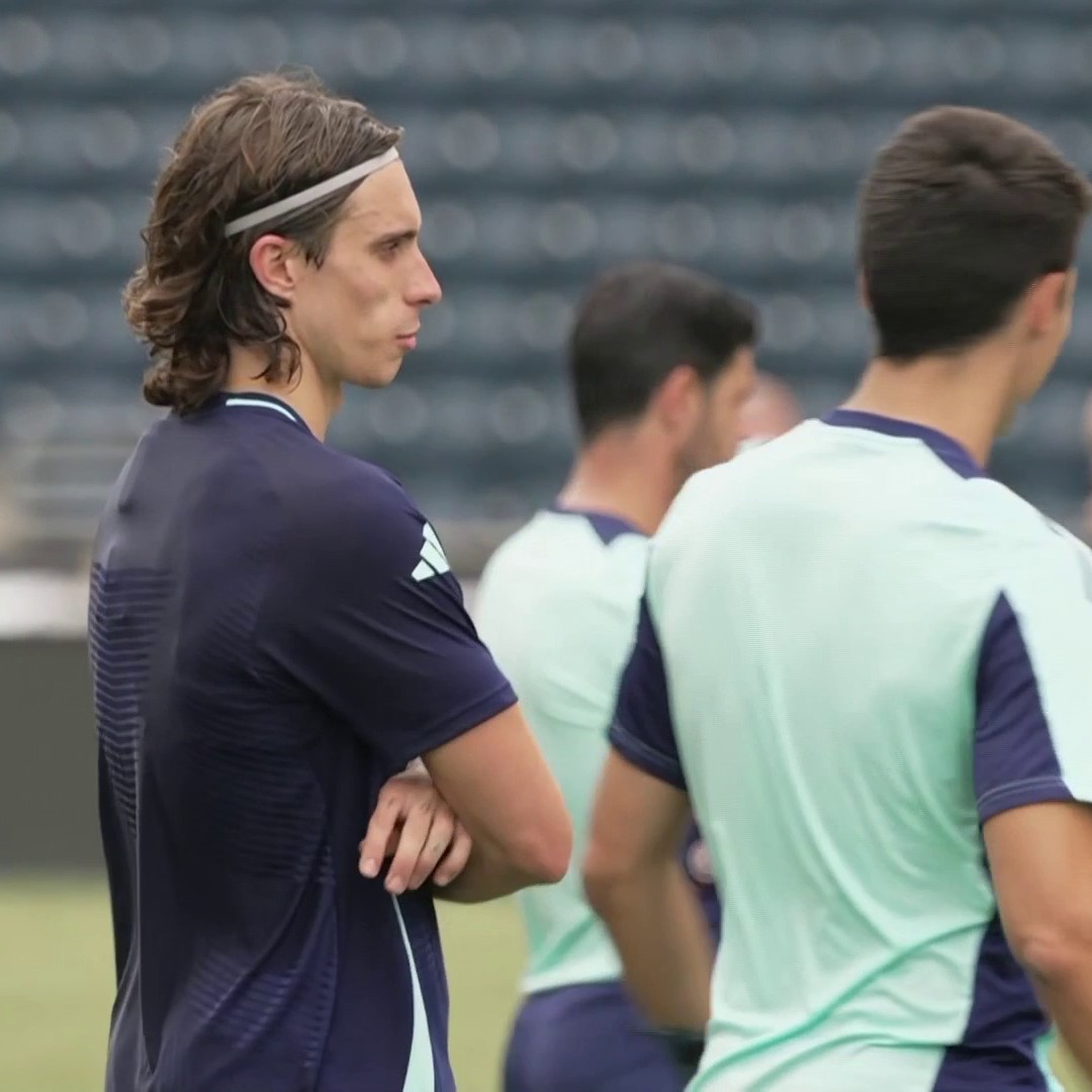 Riccardo Calafiori has been spotted in Philadelphia at Arsenal's training session after officially joining the club 🔴