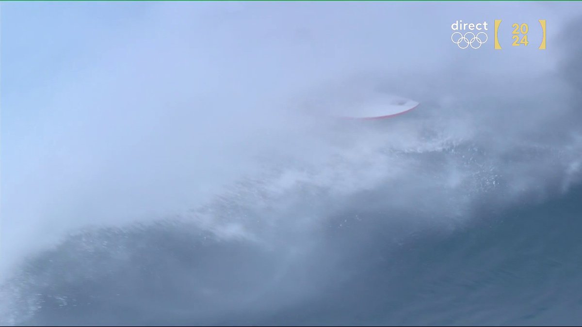#Paris2024 | 🏄‍♂️ Le Français Kauli Vaast se qualifie en quarts de finale grâce à cette magnifique vague ! 🇫🇷 📺 Suivez les JO en direct :