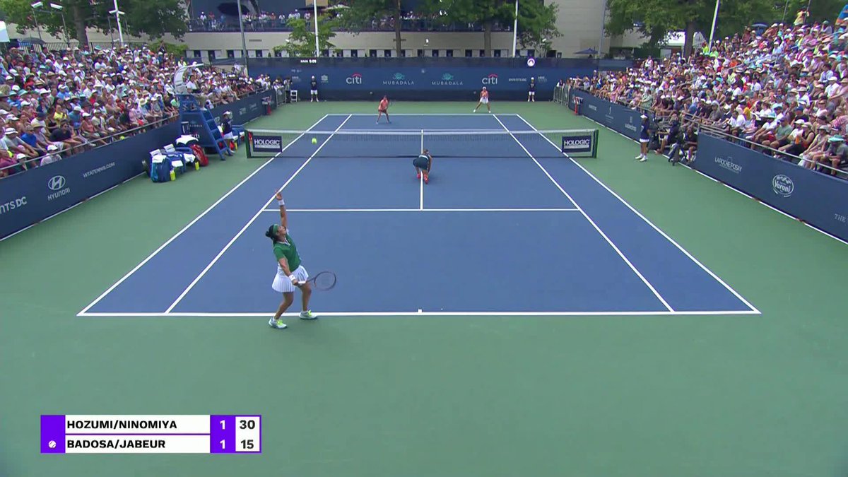 no empty seats here 🤩 a packed house as Ons Jabeur and Paula Badosa team up in doubles! #MubadalaCitiDCOpen