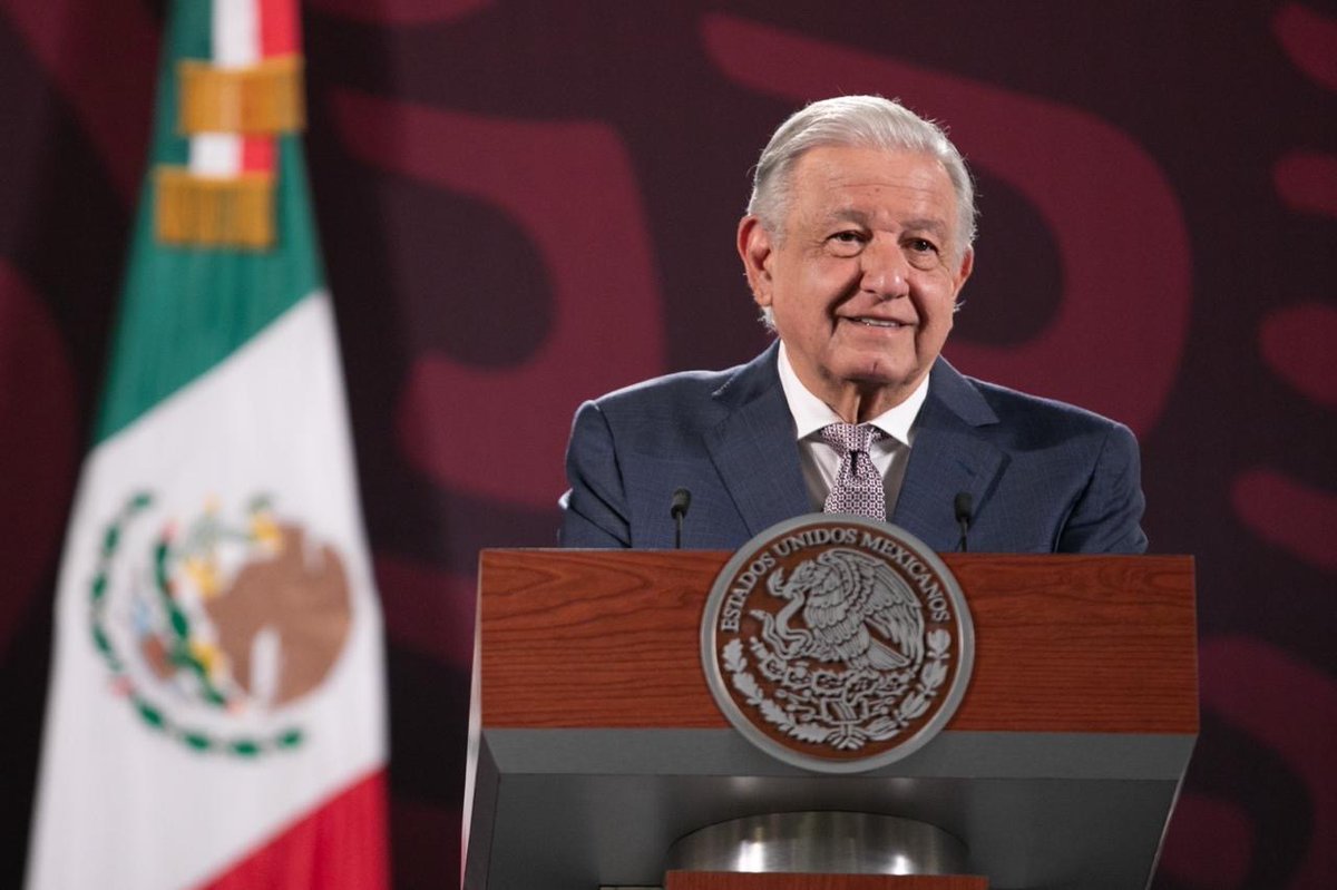 El presidente Andrés Manuel felicitó al pueblo venezolano porque ayer no hubo violencia. Señaló que los medios tienen sus simpatías: “Nosotros vamos a reconocer al gobierno electo por el pueblo de Venezuela”, y llamó a esperar que termine el conteo de votos.