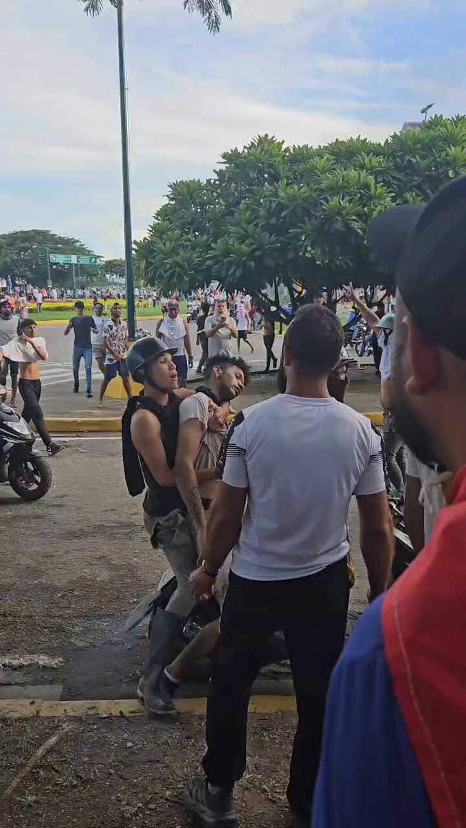 🚨 Esto es Maracay, estado Aragua, luego de las promesas de Maduro de baños de sangre. El dictador prefiere matar civiles antes que entregar el poder: