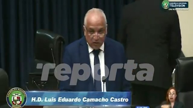 El diputado de la bancada Realizando Metas, Luis Eduardo Luis Eduardo Camacho, presentó este lunes 29 de julio ante el Pleno de la Asamblea Nacional un anteproyecto de ley que dicta disposiciones sobre la amnistía, el indulto, la rebaja de pena, la concesión de libertad condicional y modifica el Código Penal y el Código Procesal Penal. #TReporta